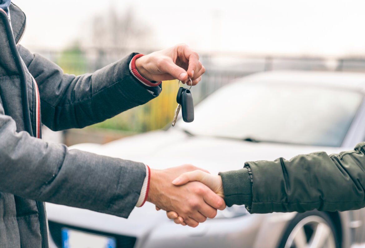 Automobilių supirkimas vs pardavimas per skelbimus: kas geriau?